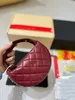 2024 Four Seasons Channemist Fashion Design Womens Classic Mini 23c Hold Hold Sac Half Moon Sac Concave Shape Super Hand Sac