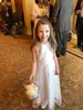 FATAPAESE Платье без рукавов из цветочного кружева для девочек с декорированным вырезом и пышной гофрированной тюлевой юбкой с поясом из 38 репсовой ленты на 240309