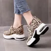 Skor dolda häl casual plattform skor kvinna sneakers mocka slip på skor kvinnor höjd ökar flock leopard tryck kilar skor