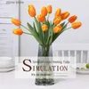 Faux Floral Greenery 5pcs Poczuj nawilżając Tulip Artificial Flower Table Dekoracja dekoracji ślubnej Tulip Fake Flower Flores Artificialles Y240322