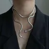 Collier ras du cou en alliage, accessoire de cou, collier en forme de serpent exagéré pour hommes