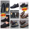 Modèle concepteurs formels Gai Man Black Chaussures Point Toes Banquet de fête Suisseaux Men Business Talon Designer Breatchable Shoe 38-50 Soft