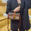 Crossbody väska designer bästsäljande helt ny fashionabla gammal blommvagn handhållen kvinnors väska