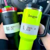 Bicchiere da auto rosa elettrico da 40 once giallo arancione verde neon QUENCHER H2.0 Bicchieri in acciaio inossidabile con manico in silicone, coperchio e cannuccia Tazze per auto rosa invernale rosa neon 0322