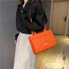 2024 Le sac fourre-tout Sac à main de designer Totes en relief Femmes Cuir All-Match Shopper Qualité Sac à bandoulière Mode Luxe Cross Body Grande Capacité Sac à provisions classique