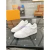 Men's Sports Shoes Designer Shoes Women's Casual Shoes Luxury Triple Training Shoes Black and White Pink Leather Mesh Nylon Leather Women's Sports Shoes 102