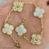 Cleef Four Leaf Clover Bracelets 2024 Luxury Designer Charm Bracelet Clover Pearl 4 Pieces 18k Gold Necklace Earrings Wedding Laser Brand Brace