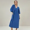 Vêtements de nuit pour femmes 2024 Spring Loose Casual Blue Coton Longue Chemise de nuit pour femmes Trois quarts manches V-Col Solid Simple Lady Home
