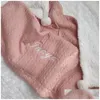Couvertures Swaddling Nom personnalisé tricoté bébé couverture hiver pour bébés mousseline personnalisé né literie couette ER livraison directe enfants tapis ot4lz