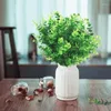 Fleurs décoratives 24 paquets de verdure artificielle plantes d'extérieur tiges d'arbustes de buis en plastique pour la maison ferme jardin bureau mariage