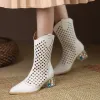 Ботинки Rimocy White Hollow Out Crystal Boots Женщины квадратные каблуки заостренные пальцы в середине теленка Женщина дышащие сетчатые ботиль