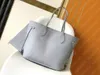 LL10A New Mist Blue Embossed Shoppingbag Luxury Leather Handheld Bag Designerレディースコンポジットバッグミラー高品質のショルダーバッグパッケージ絶妙な配送