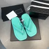 أزياء الصيف نساء شاطئ الشرائح مصممة Flip Flops Beige Black Sexy Sexy Slippers Flat Slippers عالية الجودة مع صندوق