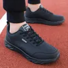 Casual skor svart sport för män som kör ultralätt pu läder vattentäta atletiska sneakers slitstarka promenader