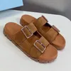 2024 zomer nieuwe aankomst vrouwen platte slippers runway designer hoge kwaliteit sue leer dikke zool buiten wandelen zachte gesp decor vakantie strand slippers