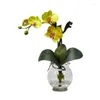 Decoratieve bloemen Phalaenopsis kunstbloemstuk met gecanneleerde vaas paars