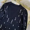 Kvinnors stickor Tees Designer Märke MIU BEADED DIAMONDS Långärmad stickad Cardigan V-ringning Versatil Black Slimming Spring New Short tröja för kvinnor Ufiz