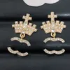 Boucles d'oreilles de créateur simples Boucles d'oreilles en perles de cristal Nouveau style Plaqué argent Marque Lettre Goujons Fleur Boucle d'oreille Hommes Femmes Boucle d'oreille Bijoux de fête de mariage