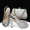 Robe chaussures design italien or élégant femmes talons hauts marque de mode strass rayure sandales pointues sac ensemble