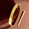 Pulseiras carta bangle pulseira parafuso titânio aço manguito parafusos bangles para mulheres designers de luxo chave de fenda designer pulseiras mens jewleryq1