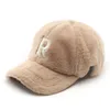 Bollmössor Fashion Trend Keep Warm Lambwool Solid Color Letter R Embroidered Baseball for Women Outdoor Sports Street Casual Hat