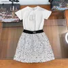 Nya babykläder Kids Tracksuits Summer Princess Dress Size 90-150 cm Shiny Letter Logo Girls T-shirt och Shiny Silver Short Kirt 24mar