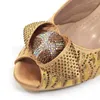 Geklede schoenen Italiaans design goud elegante dames hoge hakken modemerk strass streep puntige sandalen tassenset