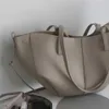 Borsa a tracolla di design Spedizione gratuita Nicchia francese Ascellare a mano con motivo litchi Grande capacità Ol Pendolarismo Borsa alla moda e semplice