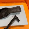 Top Quality Silk Square Toes Mules Chinelos Sandália de Salto Baixo Salto Feminino Sapatos de Designer de Luxo Chinelo Jantar Sapatos de Festa Com Caixa 4cm Rosa Amarelo Preto Verde