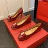 Designer Mulheres presente sapatos casuais Mulheres ballet sapatos planos VARA ao ar livre sandálias duplas luxo baixo top de alta qualidade DHgate sandálias de couro genuíno arco sapatos de dança