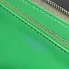 長い財布の織りデザインはシンプルで耐久性があり、男性の贈り物として使用できます。スペース容量は大きく、ジッパーはスムーズに動作します。詳細
