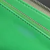 Das gewebte Design der langen Brieftasche ist einfach und langlebig und kann als Geschenk für Männer verwendet werden.Das Platzangebot ist groß und der Reißverschluss läuft reibungslos.Die detaillierte