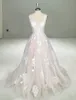 Eleganckie długie ścinanie szyi koronkowe sukienki ślubne A-line różowy tiul Sweet pociąg ogrodowy suknia ślubna guziki tylne vestido de novia sukienki