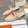 Mules Sandals Half Head Mandinons en cuir Slippers et American Mandons à moitié pantoufles CKA O IRV Polvyle Home Fashion Highend Classi Have Logo HB3F8I