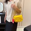 Bolso de hombro Productos de control exclusivos de alta calidad Bolso Dingdang Nueva silla de montar Bolso de lujo ligero de gama alta Bolso pequeño cruzado