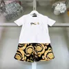 Classics Kids Designer Kleidung dreiteilige Baby-Tracksanzuiten Größe 90-150 cm Jungen Hemdbrief Druck T-Shirt und Shorts 24mar