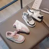 Sneakers babyskor pojkar casual sportskor barns mjuka solade skor barnskor pojkar skor koreansk version barnskor flickor tenis de mujer ninos 240322