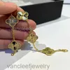 Cleef Four Leaf Clover -armband Designer Vanly Clefly Five Flower Armband High Edition Jewelry Natural Luxury Red Jade Double Sided Thicked Electropated With