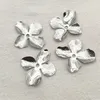 Ankunft 32x28mm 100 Stück Messing-Abstandshalter-Blume für handgefertigte Kopfschmuck, Halskette, Ohrring, DIY-Teile, Schmuckzubehör, Komponenten 240309