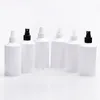 Бутылки для хранения 300 мл X 20 Белая пластиковая бутылка с косым плечом с распылителем мелкого тумана Высококачественный контейнер для упаковки парфюмерии и косметики