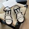 Toppkvalitetsdesignerskinnsglas Sandaler Luxury Women Platform Slippers Summer Beach Shoes Beige Black Lambskin Två klackar med låda