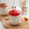 Tasses Tasse de champignon de dessin animé tasse de café de lait en céramique mignonne avec couvercle cadeau d'anniversaire idéal pour les femmes maman cuisine maison Drinkware