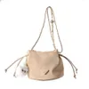 Дизайнеры сумок продают сумки унисекс от популярных брендов. Модные женские новые текстурированные цепочки на шнурке. Ведро на плечо.
