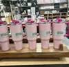 Tasses US STOCK Prêt à expédier Cosmic rose Quencher Tumblers H2.0 40oz Tasses en acier inoxydable Poignée en silicone Couvercle Paille 2e génération Q240322