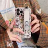 Designer Fashion Designer Wrist Strap IPhone Cases 15promax For Iphone 14promax 13 12 11 Mens Womens Luxury Letter Flower Full Cover Phone CasesCM4E