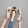 Casual skor plus storlek 42/43 Silk Bow-Knot PLAID Fabric Loafers Woman Flats Lattices Mormor Women Square Toe Low Heels Moccasins 2024