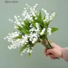 Imitatie Bloemen Groen 6 Vork Witte Kunstbloemen Nep Plastic Handgemaakt Letter Bellflower Woondecoratie Plant Muur Bruiloft Huishoudelijke Producten Y240322