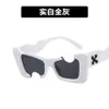 2 pcs Designer de luxe de mode Lunettes de soleil yeux de chats crantés 2022 nouveau trou cassé photographie lunettes de soleil hip hop défilé de mode lunettes de soleil femmes