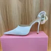 Tofflor Summer Silk Point Toe Women Pumpar Elegant Pearl Slingback Flower Ladies Sandaler Runway Dress High Heels för