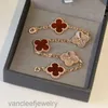 Cleef Four Leaf Clover Armbands Van Clover Armband Märke Kärleksdesigner Clover Armband Silver Rose Gold Spiral Aral Par Classic Diamond Jewelery Gift Wit Wit Wit Wit Wit Wit